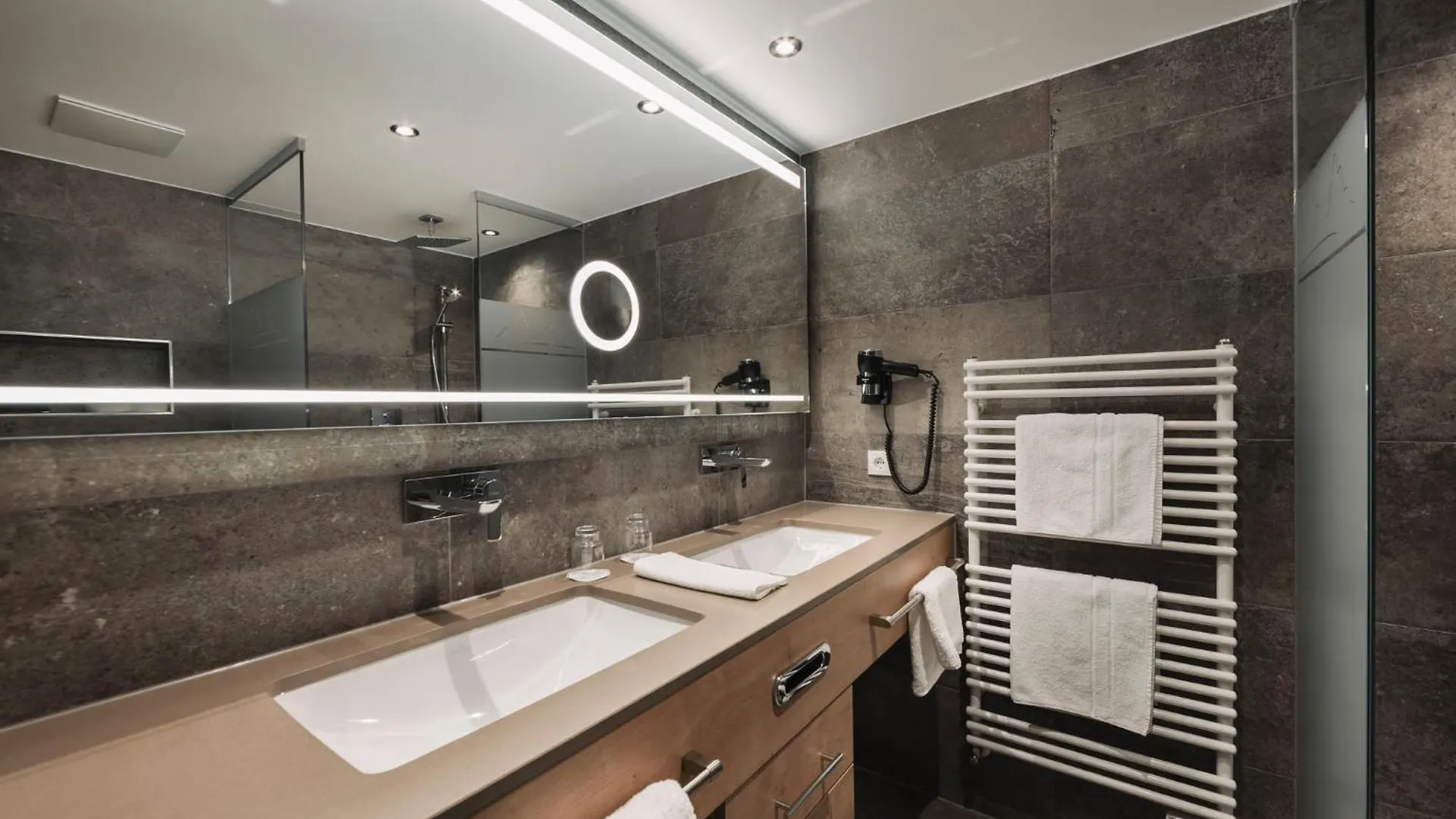 Hotel Piz Buin Ischgl 4*,